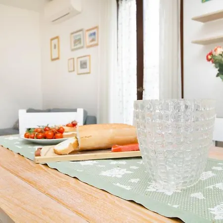 Balcone Vista Mare Wi-fi A/c 2 Bagni Parcheggi דירה